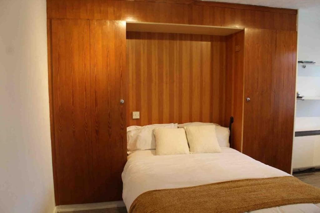 Modern Studio Apartment With Parking Chatham  Zewnętrze zdjęcie